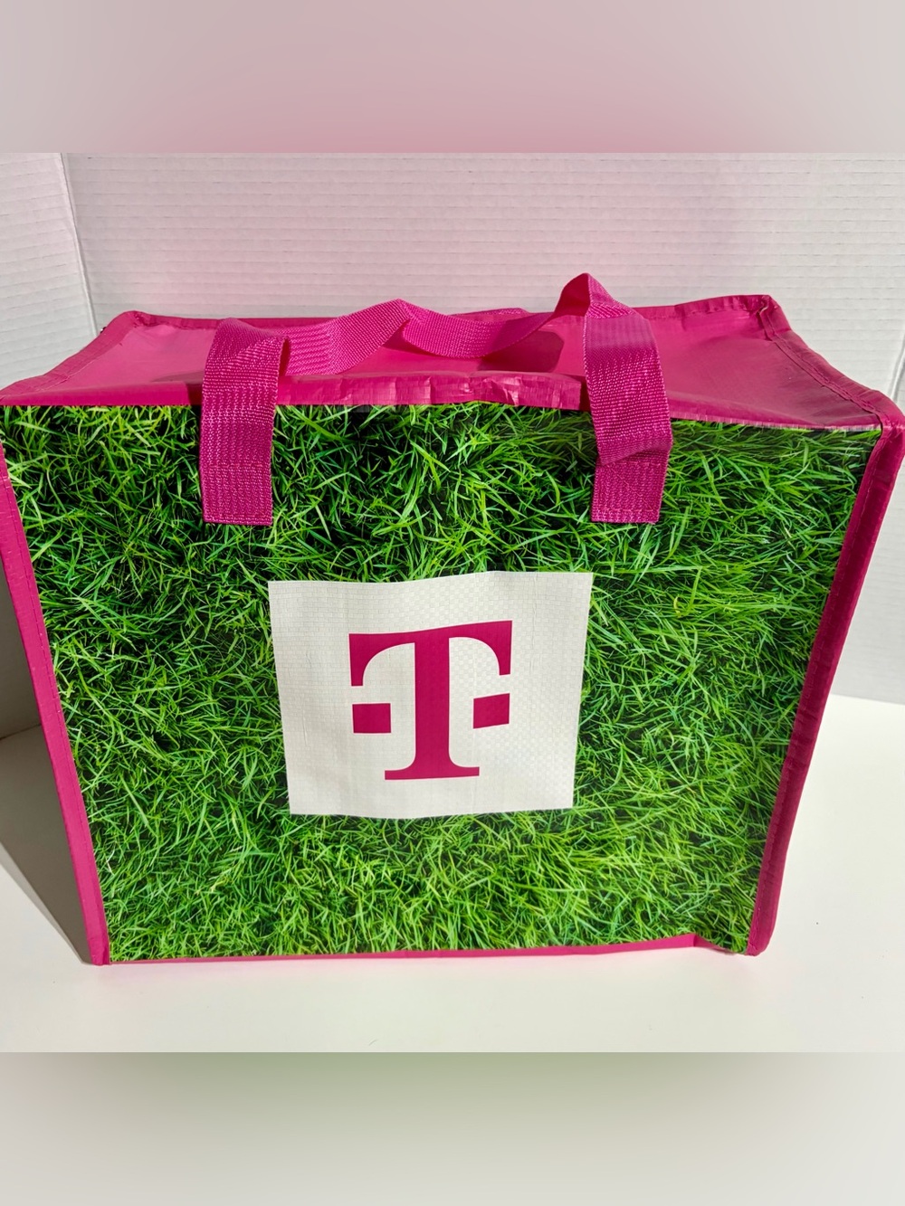 Reusable Insulated Cooler Shopping Bag Tote Zipper T-Mobile Pink Green Brand NEW